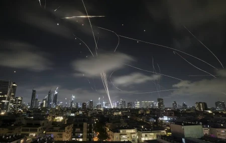 İrandan İsrailə 400 ballistik raket atılıb, 24 ölü var