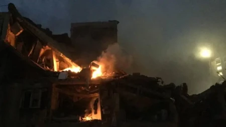 İsrail İranın yeraltı raket bazasını vurdu
