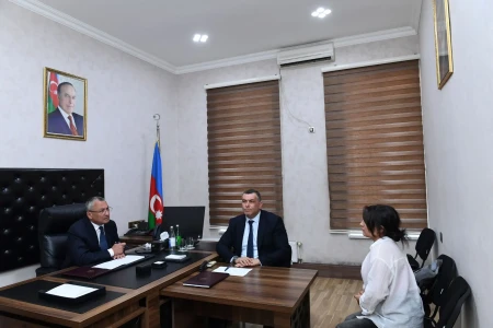 Rövşən Rzayev vətəndaşları qəbul edib