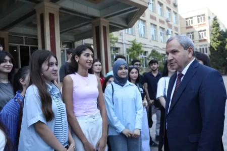 Elçin Babayev abituriyentlərlə görüş keçirdi -