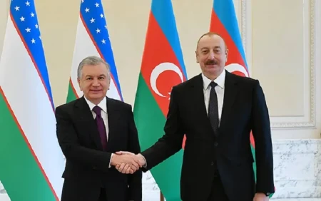 İlham Əliyev Şavkat Mirziyoyev qarşıladı