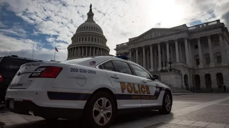 Tramp administrasiyası paytaxt polisinin səlahiyyətlərini geri qaytardı