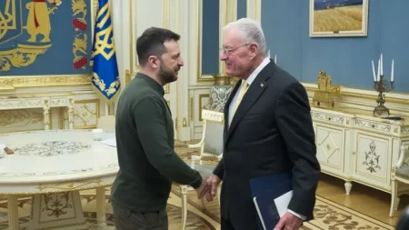 Zelenski və Kelloq Putinlə mümkün görüşə hazırlığı müzakirə edəcəklər