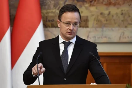 Siyarto: Aİ və Ukrayna Macarıstanda hökumət dəyişikliyinə çalışır