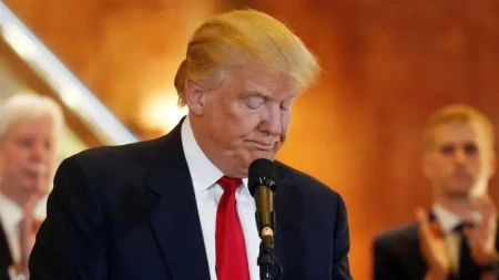 Tramp Çikaqo və Nyu-Yorkda cinayətlə mübarizəyə hazırlaşır