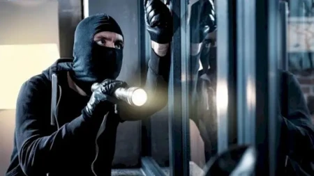 Evdən 16 min manatlıq qızıl oğurlayan şəxs saxlanıldı