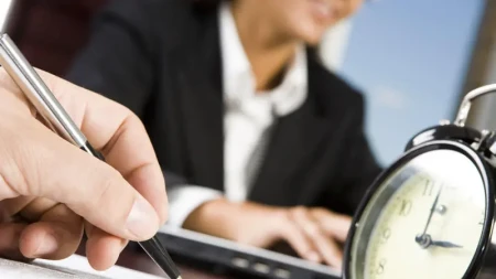 Saatlıq əməkhaqqı ilə bağlı rəsmi açıqlama