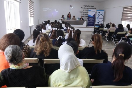 “Qızların işıqlı gələcəyi naminə maarifləndirmə” layihəsi çərçivəsində Salyanda tədbir keçirilib -
