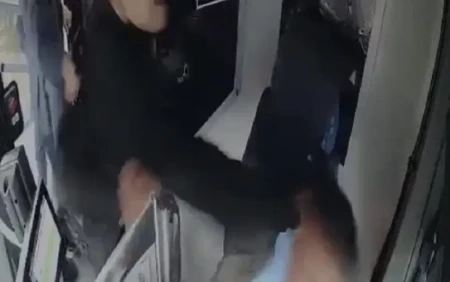 Bakıda sərnişin avtobus sürücüsünü döyüb -
