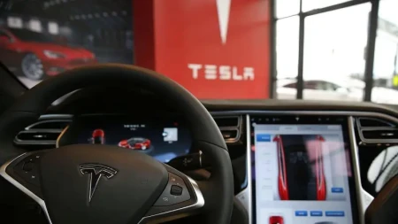 Tesla şikayətlərə görə qapı tutacaqlarını yenidən dizayn edir