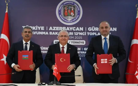 Müdafiə nazirlərinin üçtərəfli görüşü keçirilib