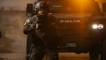 Polisə soyuq silahla müqavimət göstərən şübhəli zərərsizləşdirildi