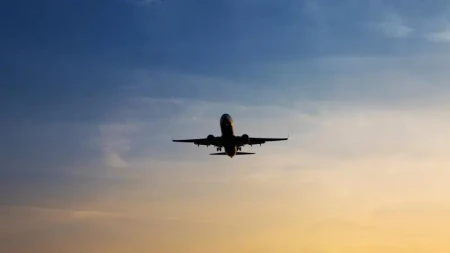 Təyyarədə ani hündürlük itkisi: sərnişinlər xəstəxanaya aparıldı