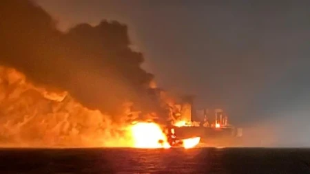 Qara dənizdə 2 gəmidə yanğın: 25 heyət üzvü təxliyə olundu