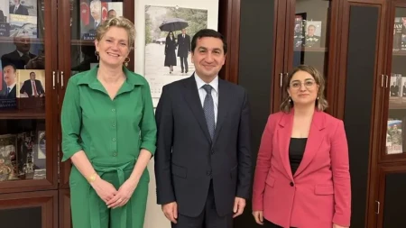 Hikmət Hacıyev Niderland səfiri ilə görüşdü
