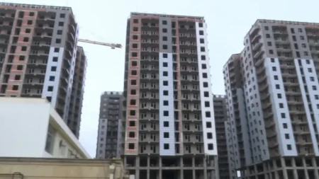 "Şərurlu İsfəndiyar"ın binasında fəhlə yıxılaraq öldü -