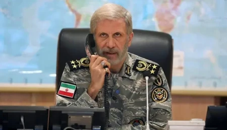 İsral İran ordusunun baş komandanı Amir Hataminin öldürüdüyünü bildirir