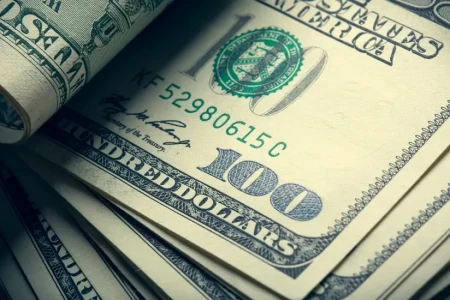 Trampın idarəçilik üslubu dolları "vurdu":