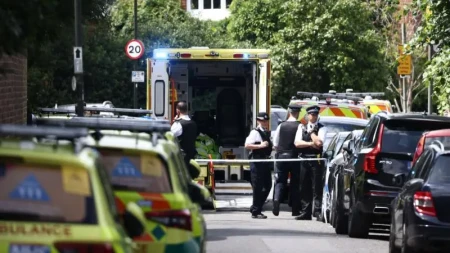 London polisi Epşteynlə əlaqəsi olan keçmiş səfirin istintaqı çərçivəsində iki ünvanda axtarış aparıb