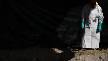 Konqoda 171 cəsədin olduğu iki kütləvi məzarlıq tapılıb