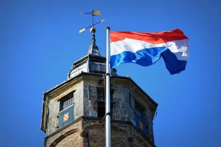 Niderland NATO-nun Arktika təlimlərinə desant gəmisi göndərib