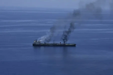 ABŞ Sakit okeanda narkotik alverçilərinə məxsus gəmiyə zərbə endirib