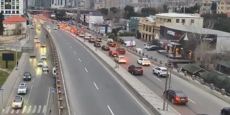 Paytaxtın bu küçələrində tıxac var -