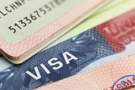 Çin Kanada və Britaniya üçün müvəqqəti vizasız rejim tətbiq edir