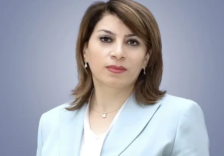 Ekran arxasında böyüyən nəsil –