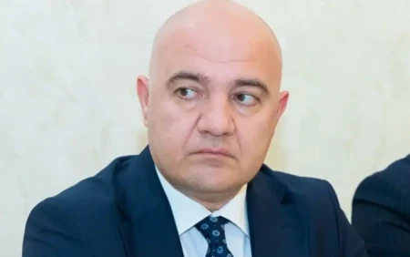 Bir qurumdan çıxarılıb digərində yenidən sədr müavini oldu -