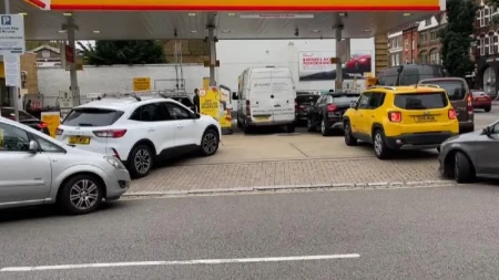 İngiltərədə yanacaqdoldurma məntəqələrində müvəqqəti təchizat məhdudiyyəti yaranıb