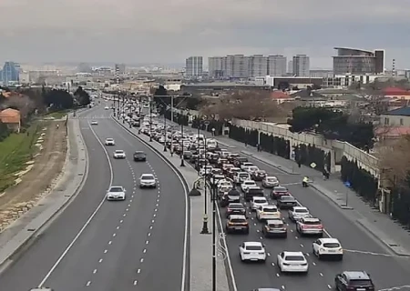 Paytaxtın bu küçələrində sıxlıq var