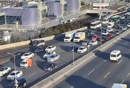 Paytaxtın bu yollarında sıxlıq var