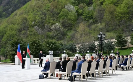 İlham Əliyev və Çexiyanın Baş naziri mətbuata bəyanatlarla çıxış ediblər