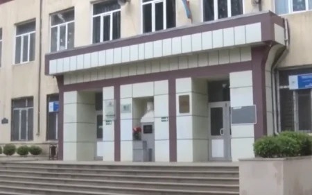 Bakıda şagird məktəbdə özünə xəsarət yetirdi -