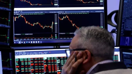 Nyu-York birjası Trampın İrana yönəlik açıqlamalarından sonra enişlə açıldı