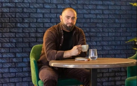 İş adamı restorandan çıxarkən güllələndi -