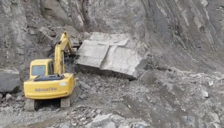 İsmayıllı-Lahıc yolunda uçqun: Hərəkət dayandı -