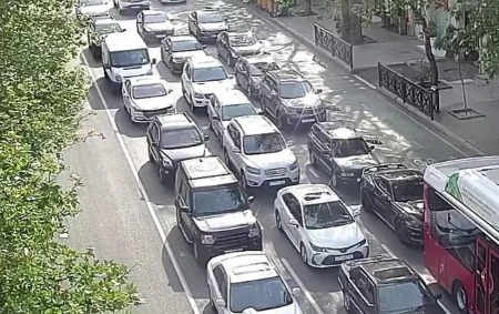Bu yollarda tıxac var -