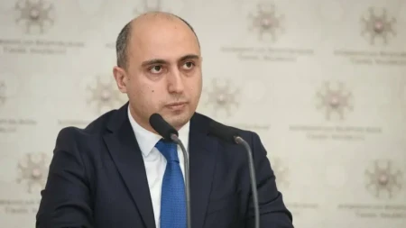 Emin Əmrullayev: "Pulsuz" təhsil dünyanın heç yerində yoxdur