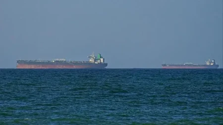 İran: Hörmüz boğazında 2 neft tankerində partlayış baş verib