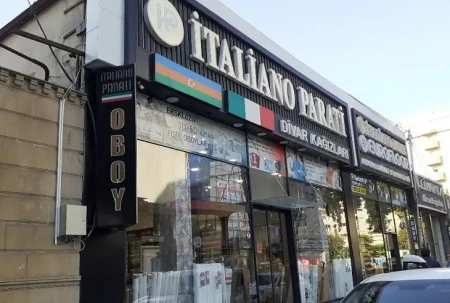 "İtaliano Parati"nin ustaları jurnalistin evinin "oboy"unu sökdülər -