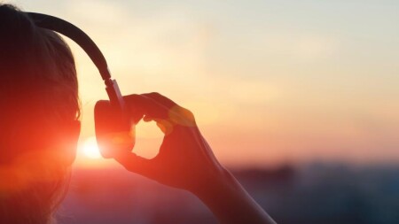 Avstraliyada tamamilə süni intellektlə hazırlanan mahnılar aparıcı musiqi siyahılarına daxil ola bilməyəcək