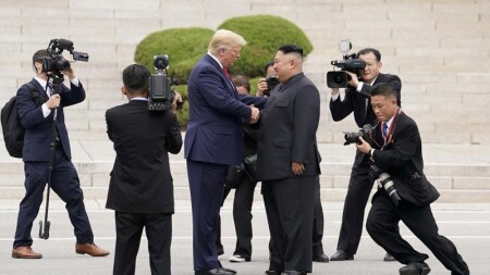 Tramp Kim Çen Inla dostluq qurmaq istəyir